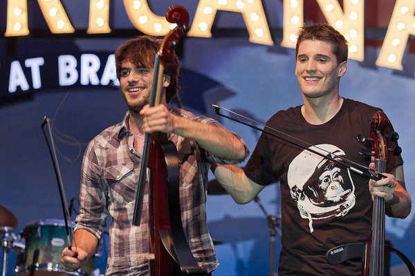 2CELLOS