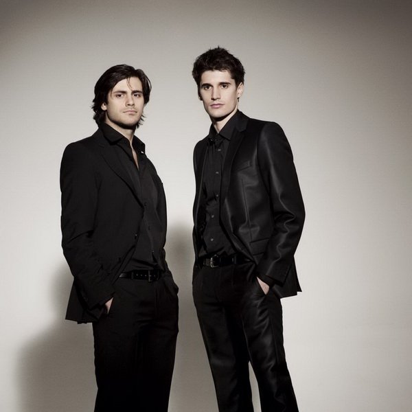 2CELLOS